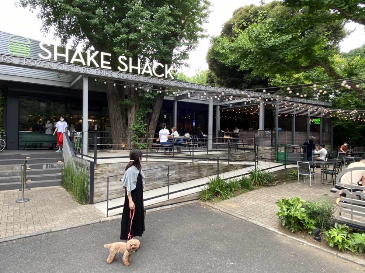 外苑前駅【シェイクシャック(Shake Shack)】の外観